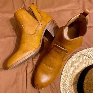 Adorable Camel Booties! 🥰